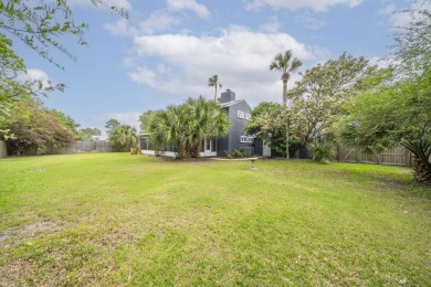 ***STUNNING REMODEL IN COLONY CLUB***
Discover modern elegance on Holiday Golf Club in Florida - for sale on GolfHomes.com, golf home, golf lot