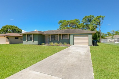 Welcome to 2565 SE Dogwood Avenue, a charming 2-bedroom on  in Florida - for sale on GolfHomes.com, golf home, golf lot