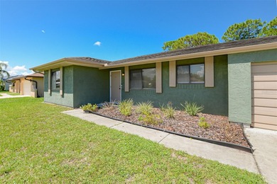 Welcome to 2565 SE Dogwood Avenue, a charming 2-bedroom on  in Florida - for sale on GolfHomes.com, golf home, golf lot