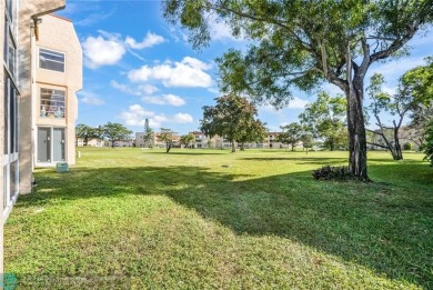 Welcome to your bright and airy 2-bedroom, 2-bathroom condo in on Sunrise Lakes Phase III in Florida - for sale on GolfHomes.com, golf home, golf lot