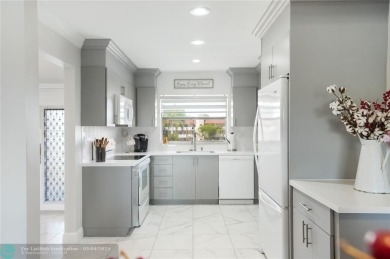 Welcome to your bright and airy 2-bedroom, 2-bathroom condo in on Sunrise Lakes Phase III in Florida - for sale on GolfHomes.com, golf home, golf lot