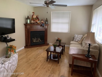 Feel like you're  on vacation in this well maintained  2BR, 1BA on Emanon Country Club in Pennsylvania - for sale on GolfHomes.com, golf home, golf lot