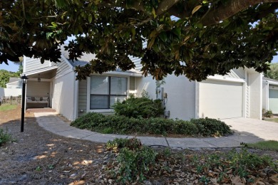 Beautifully remodeled single-family home in Sandestin with 2-car on Sandestin Golf and Beach Resort - The Links in Florida - for sale on GolfHomes.com, golf home, golf lot