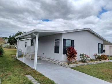 Well kept 3 Bedrooms manufactured home in sunny East Orlando on Fairways Country Club in Florida - for sale on GolfHomes.com, golf home, golf lot