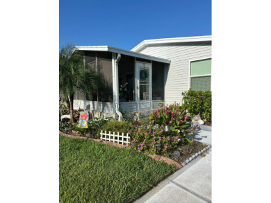 This charming 1996 2-bedroom Palm Harbor home is a must-see! on Schalamar Creek Golf and Country Club in Florida - for sale on GolfHomes.com, golf home, golf lot