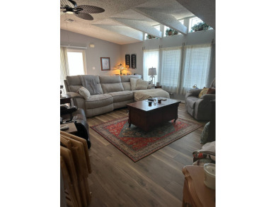 This charming 1996 2-bedroom Palm Harbor home is a must-see! on Schalamar Creek Golf and Country Club in Florida - for sale on GolfHomes.com, golf home, golf lot