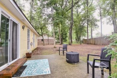 This charming single-story cottage features 3 bedrooms and 2 on Lake Forest Yacht and Country Club in Alabama - for sale on GolfHomes.com, golf home, golf lot