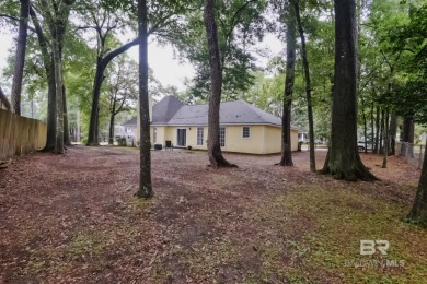 This charming single-story cottage features 3 bedrooms and 2 on Lake Forest Yacht and Country Club in Alabama - for sale on GolfHomes.com, golf home, golf lot