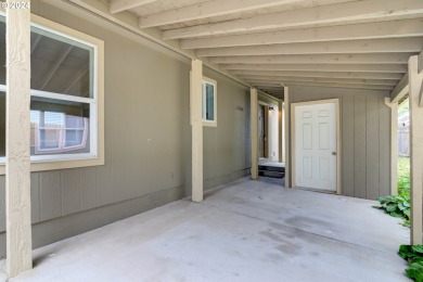 This lovely manufactured home has been completely and tastefully on Columbia Edgewater Country Club - Columbia-Edgewater Countr in Oregon - for sale on GolfHomes.com, golf home, golf lot