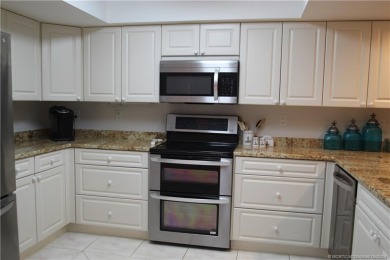 Delightful and spacious updated 2 bedroom/2bath villa/condo on Yacht and Country Club in Florida - for sale on GolfHomes.com, golf home, golf lot