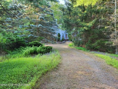 Welcome to your dream retreat! This charming 3-bedroom on Split Rock Resort and Country Club in Pennsylvania - for sale on GolfHomes.com, golf home, golf lot
