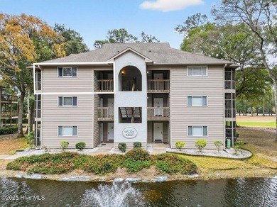 Top-floor condo in Colony 1 golf community is move-in ready! on Oyster Bay Golf Links in North Carolina - for sale on GolfHomes.com, golf home, golf lot