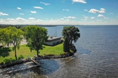 The legendary Dirty Oar Supper Club is the area's destination for sale on GolfHomes.com