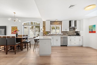 Luxurious one-level living on a cul-de-sac in Northern on Somers Pointe Golf Club - West Hill in New York - for sale on GolfHomes.com, golf home, golf lot