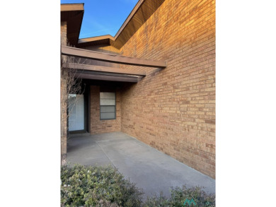 This is a super clean, freshly painted, super cute 2 bedroom, 2 on Chaparral Country Club in New Mexico - for sale on GolfHomes.com, golf home, golf lot