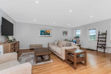 Bright and sunny 1-bedroom, 1-bathroom Co-Op Unit For Sale in on Wykagyl Country Club in New York - for sale on GolfHomes.com, golf home, golf lot