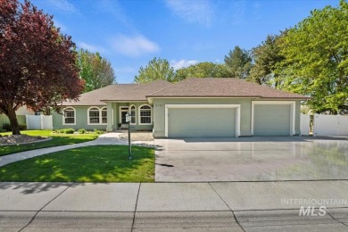 Looking for single level living in a convenient Eagle on Eagle Hills Golf Course in Idaho - for sale on GolfHomes.com, golf home, golf lot