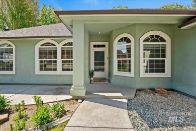 Looking for single level living in a convenient Eagle on Eagle Hills Golf Course in Idaho - for sale on GolfHomes.com, golf home, golf lot