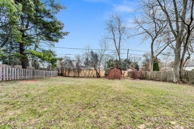 Beautifully renovated home with expansive living spaces in an on Old Elm Club in Illinois - for sale on GolfHomes.com, golf home, golf lot