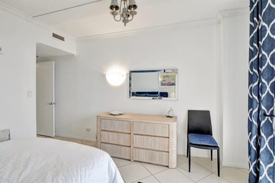 STEP INTO SUNSHINE AND SPACE... This oversized 1,607 sq ft on Inverrary Country Club in Florida - for sale on GolfHomes.com, golf home, golf lot