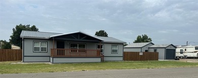 This is a newly remodeled mobile home in Horseshoe Bend Air Park on Horseshoe Bend Country Club in Texas - for sale on GolfHomes.com, golf home, golf lot