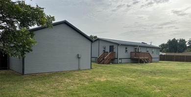 This is a newly remodeled mobile home in Horseshoe Bend Air Park on Horseshoe Bend Country Club in Texas - for sale on GolfHomes.com, golf home, golf lot