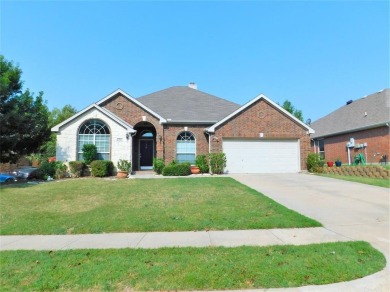 Charming Oakmont Home Across from the Golf Course! This on Oakmont Country Club in Texas - for sale on GolfHomes.com, golf home, golf lot