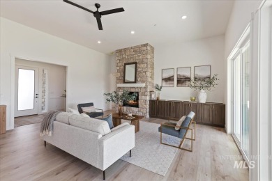 Move-In Ready! For a limited time 5.375% 7 year fixed rate on Purple Sage Golf Course in Idaho - for sale on GolfHomes.com, golf home, golf lot