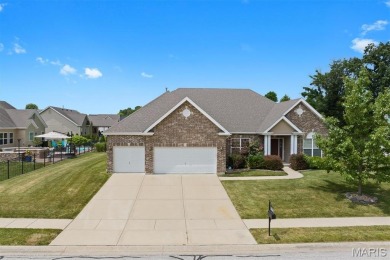 Welcome to this stunning 4-bedroom, 3-bath home offering space on Far Oaks Golf Club in Illinois - for sale on GolfHomes.com, golf home, golf lot