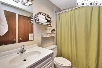LOCATION! RARE SUGAR MOUNTAIN UPDATED CONDO AT SNOW LAKE! LAKE on Sugar Mountain Golf Course in North Carolina - for sale on GolfHomes.com, golf home, golf lot