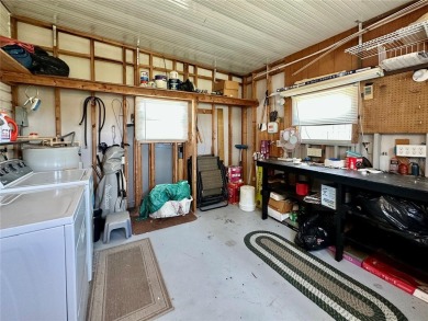 ***PACK YOUR BAGS TO THIS COUNTRY LIVING 55+ GUARD-GATED GOLF on Brookridge Country Club in Florida - for sale on GolfHomes.com, golf home, golf lot