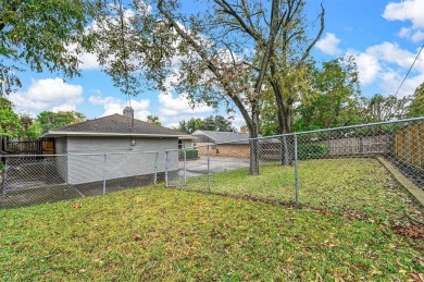 An excellent opportunity awaits in Lake Ridge Estates! This on  in Texas - for sale on GolfHomes.com, golf home, golf lot