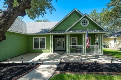 22 S Lake Dr, Rockport TX 78382. 2444 SqFt 4-bed 2-bath 2-garage on Lamar Golf Course in Texas - for sale on GolfHomes.com, golf home, golf lot