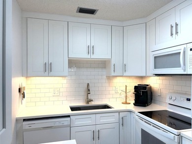 * Beautiful * Move in Ready * FULLY FURNISHED * ( If Desired ) 1 on The American Golf Club in Florida - for sale on GolfHomes.com, golf home, golf lot