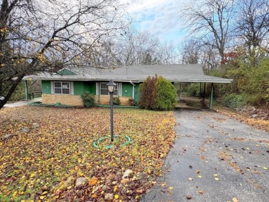 Roomy--over 1500 sq. ft.-- 2 bedroom 2 bath home with 2 carports on Cherokee Village North Course in Arkansas - for sale on GolfHomes.com, golf home, golf lot