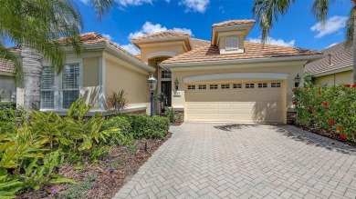 Discover effortless Florida living in this beautifully on Lakewood Ranch Golf and Country Club in Florida - for sale on GolfHomes.com, golf home, golf lot