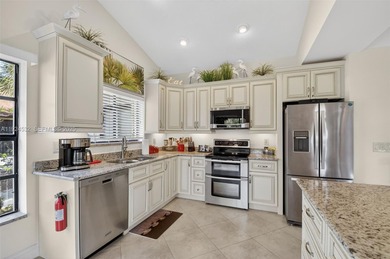 Beautiful and truly move-in ready 3BR/2BA condo in Park Pointe! on Forest Oaks Golf Club in Florida - for sale on GolfHomes.com, golf home, golf lot