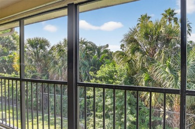 Beautiful and truly move-in ready 3BR/2BA condo in Park Pointe! on Forest Oaks Golf Club in Florida - for sale on GolfHomes.com, golf home, golf lot