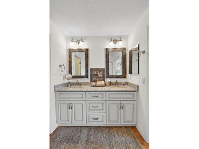 Beautiful and truly move-in ready 3BR/2BA condo in Park Pointe! on Forest Oaks Golf Club in Florida - for sale on GolfHomes.com, golf home, golf lot