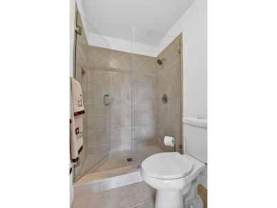 Beautiful and truly move-in ready 3BR/2BA condo in Park Pointe! on Forest Oaks Golf Club in Florida - for sale on GolfHomes.com, golf home, golf lot