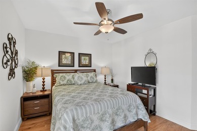 Beautiful and truly move-in ready 3BR/2BA condo in Park Pointe! on Forest Oaks Golf Club in Florida - for sale on GolfHomes.com, golf home, golf lot