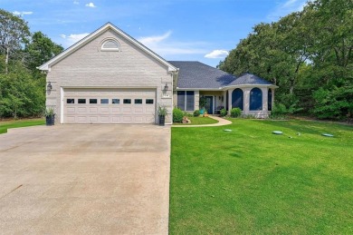 This fantastic home located on the north side of beautiful Lake on Lake Kiowa Golf Course in Texas - for sale on GolfHomes.com, golf home, golf lot