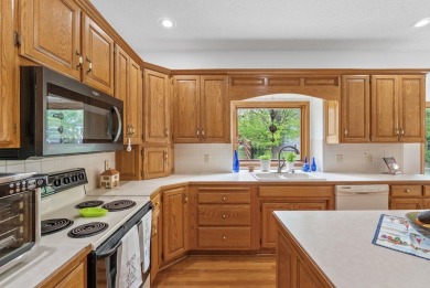 Welcome home to this bright and spacious 4bed/3.5bath/2car on Tallgrass Country Club in Kansas - for sale on GolfHomes.com, golf home, golf lot