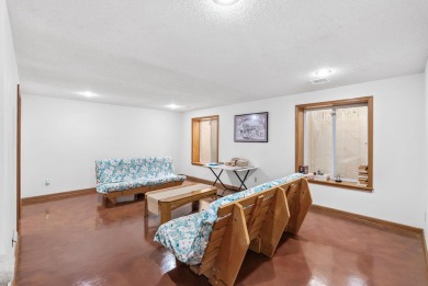 Welcome home to this bright and spacious 4bed/3.5bath/2car on Tallgrass Country Club in Kansas - for sale on GolfHomes.com, golf home, golf lot