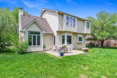 Welcome home to this bright and spacious 4bed/3.5bath/2car on Tallgrass Country Club in Kansas - for sale on GolfHomes.com, golf home, golf lot