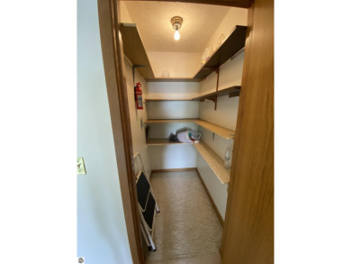 This is a great deal for a 4 bedroom, 3 bath condo just minutes on Crown Golf Course in Michigan - for sale on GolfHomes.com, golf home, golf lot