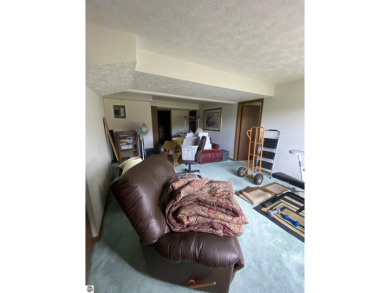 This is a great deal for a 4 bedroom, 3 bath condo just minutes on Crown Golf Course in Michigan - for sale on GolfHomes.com, golf home, golf lot
