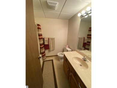 This is a great deal for a 4 bedroom, 3 bath condo just minutes on Crown Golf Course in Michigan - for sale on GolfHomes.com, golf home, golf lot