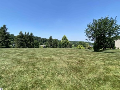 So much space in this 4 bedroom, 3 bath condo just minutes from on Crown Golf Course in Michigan - for sale on GolfHomes.com, golf home, golf lot