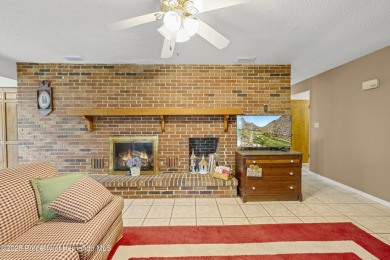 Charming 3-Bedroom Home in Brooksville Country Club - Spacious on Brooksville Country Club At Majestic Oaks in Florida - for sale on GolfHomes.com, golf home, golf lot